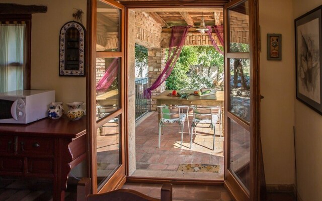 Quaint Holiday Home With Swimming Pool in Kaštelir