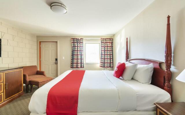 OYO Hotel Malden MA Broadway