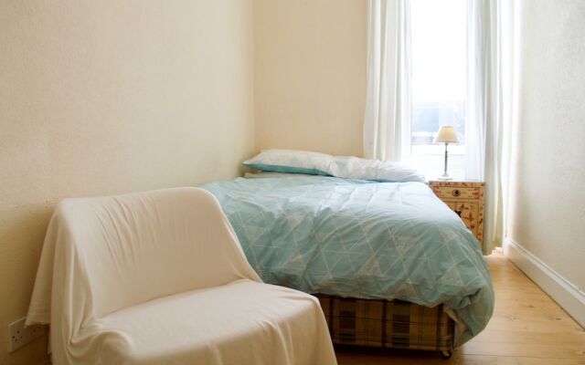 1 Bedroom Flat In Roseburn