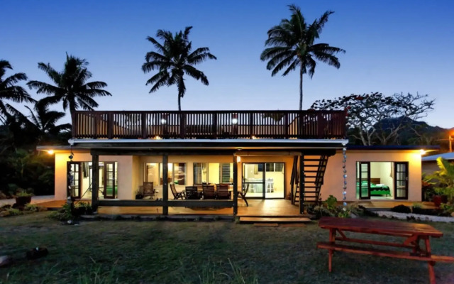 Raro Beach Bach