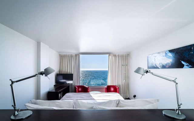 Radisson Blu Acqua Hotel & Spa Concon