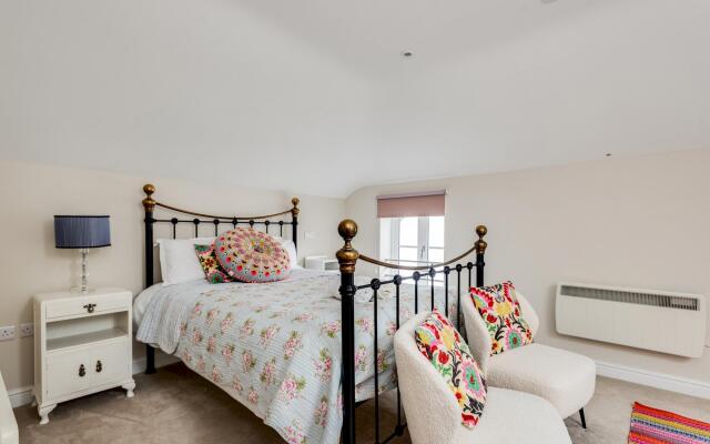 The Mews - 1BR Studio in Jericho Near City Centre