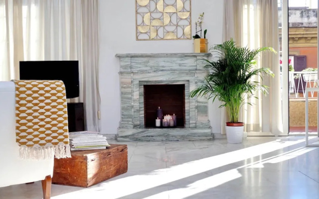 Elegant flat for 8 near Colosseum
