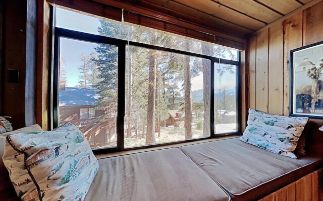 Spacious 2 Bedroom Condo Great For Friends and Families! Free Village Gondola Ride! by RedAwning