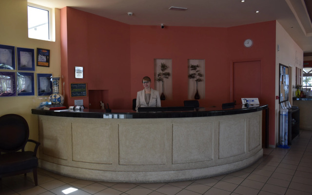 Matina Pefkos ApartHotel