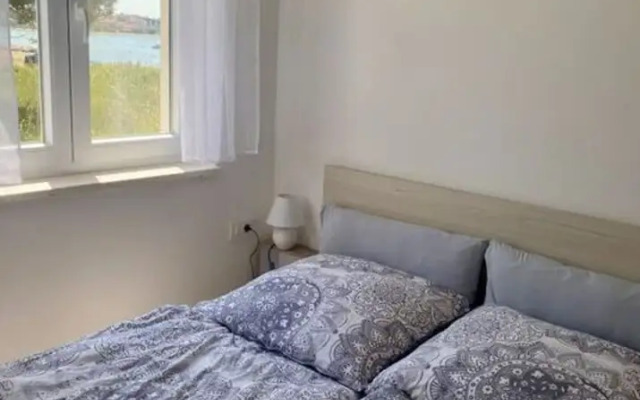 Blizina Mora II Modern Retreat