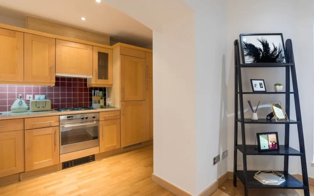 One Bed Serviced Apt near Millenium Bridge