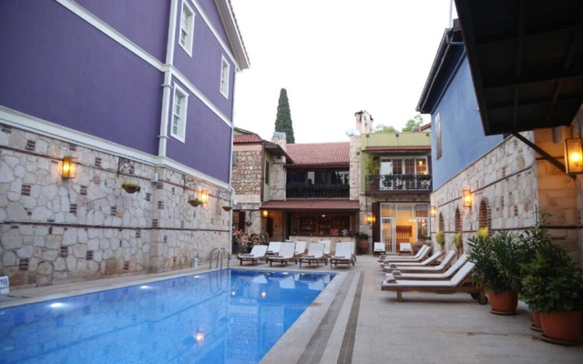 Sweet Studio Flat with Patio SARMAŞIK