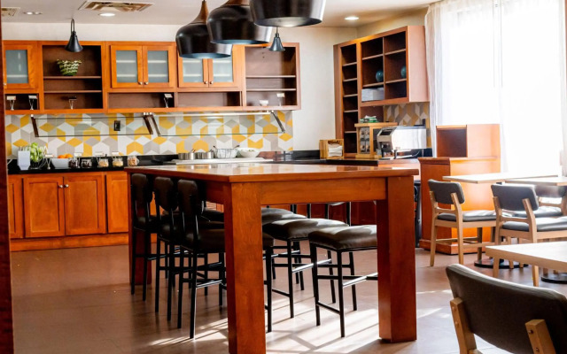 Hyatt Place Atlanta Airport-North