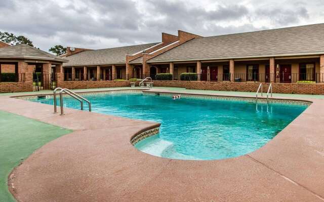 Econo Lodge Inn & Suites Enterprise