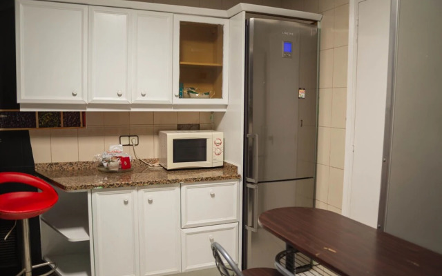 Go Bcn Hostal Ideal Badal - Hostel