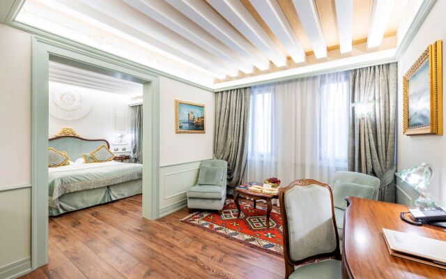 Monaco & Grand Canal Hotel