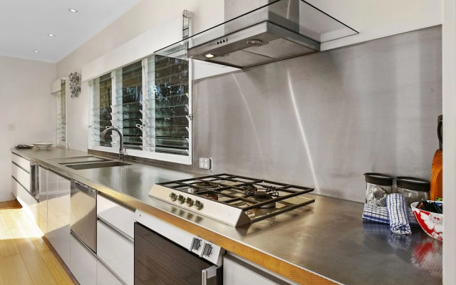 Stunning River House - 51 Hilton Esplanade