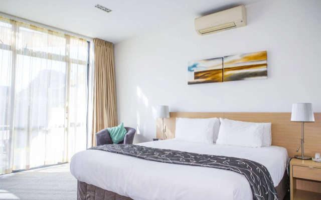 Waves Motel