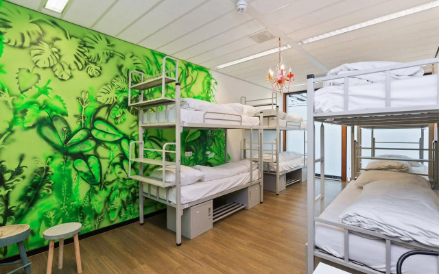 Hostelle - Caters to Women
