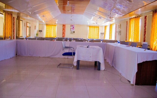 Glamossay Hotel