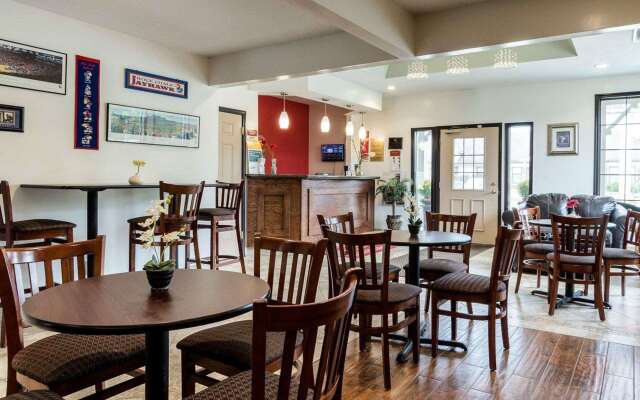 Econo Lodge University