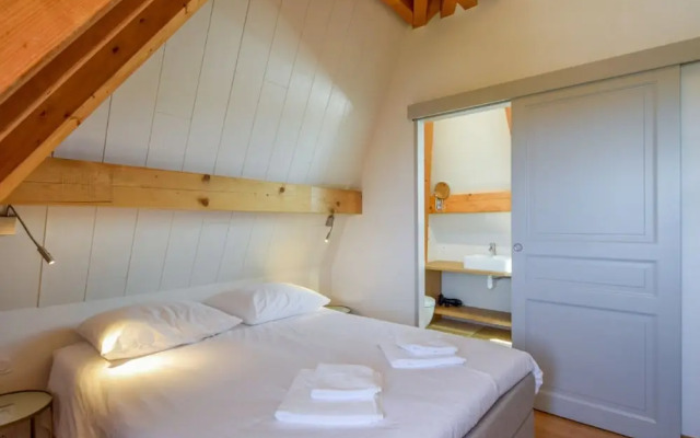 Hilltop Cottage With Pool