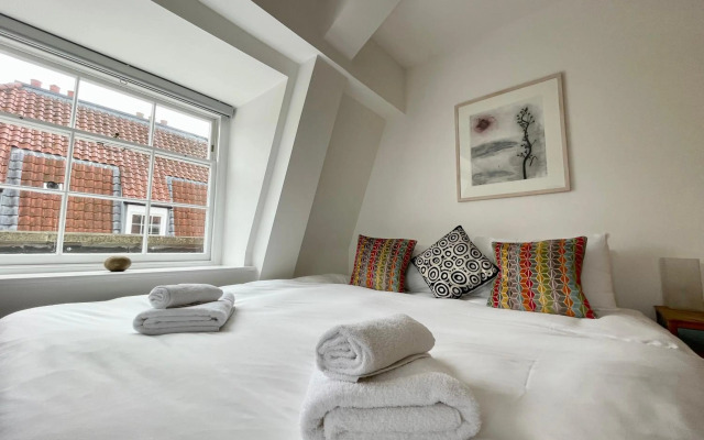 Bright 1 bed flat near Cabot Circus