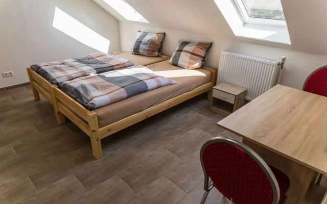 BHQ - BoardingHouse Quickborn - Hostel