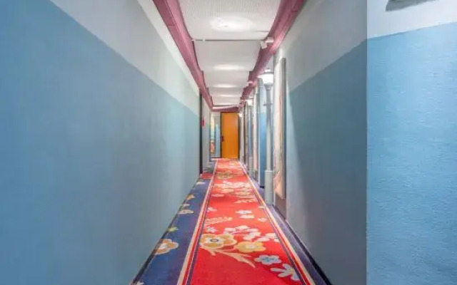 Yuhuashe Fashion Hotel (Zhengzhou Hanghai Plaza City Southeast Subway Station)