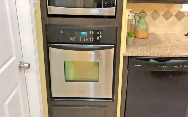 4Bdrms 2Bath 6Beds - Med-Center MM-Park