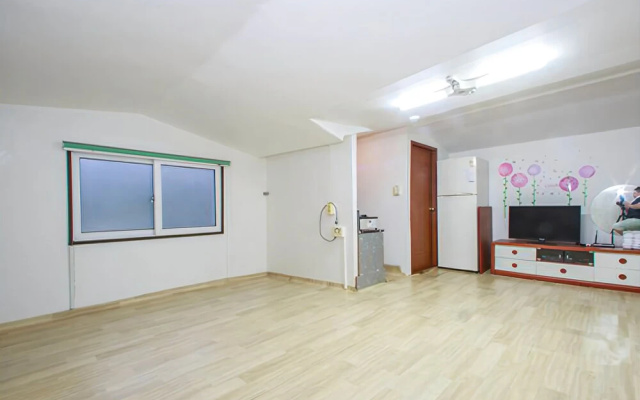 Anmyeondo Sunflower Pension