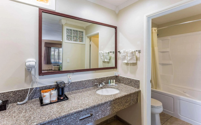 Mount Vernon Inn Escondido Downtown