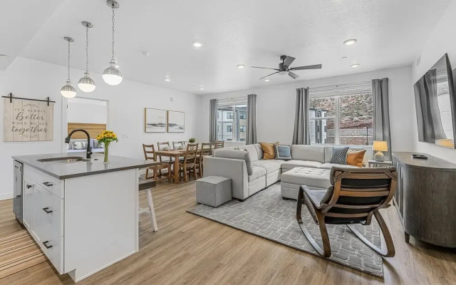 Starlight Crossing 4 Bedroom Condo