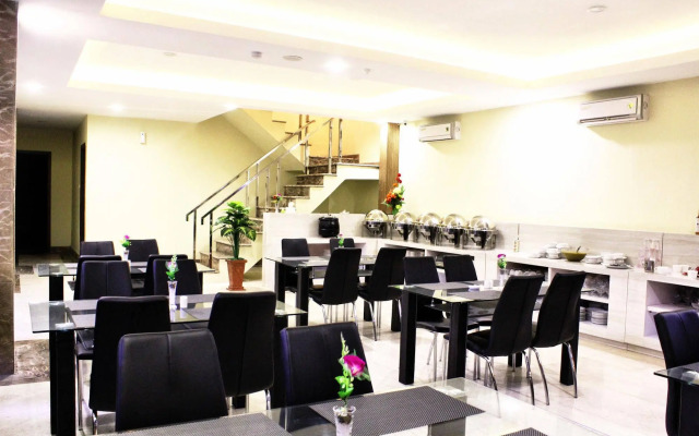 Capital O 454 Raising Hotel