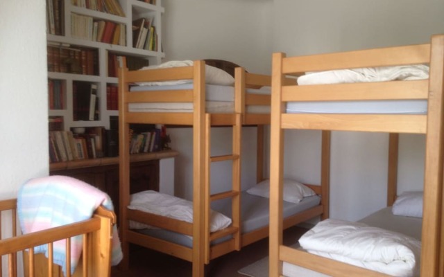 Attractive Holiday Home in Céreste With Swimming Pool