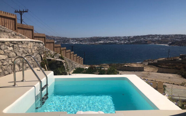 Luxury 1 Bedroom Apartment with Private Pool 4A
