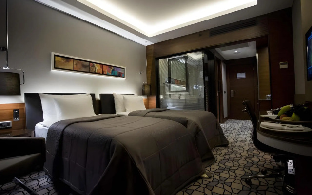 Royal Stay Palace Hotel