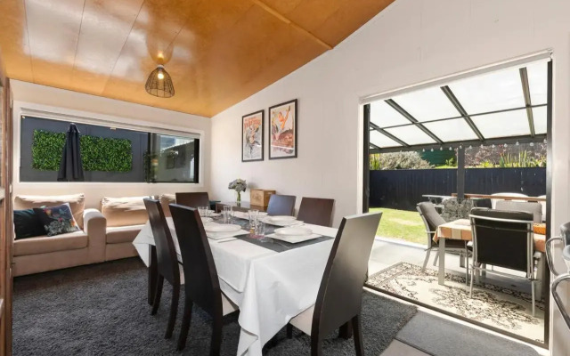 Sunnyside Spa Retreat - Mangawhai Holiday Home