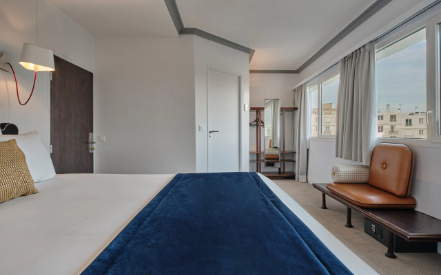 Hotel Atrium by HappyCulture