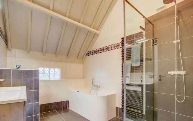 Lush Holiday Home in Vlaanderen With Private Pool