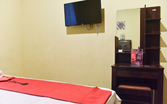 RedDoorz near Surabaya Town Square – Guest Rooms – Surabaya