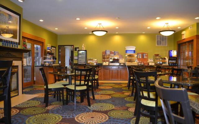 Holiday Inn Express & Suites Bloomington - Normal, an IHG Hotel