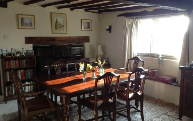 189 April Cottage