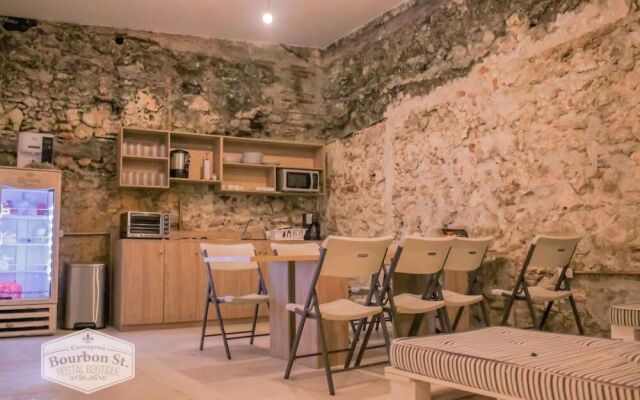 Bourbon St Hostal Boutique - Hostel