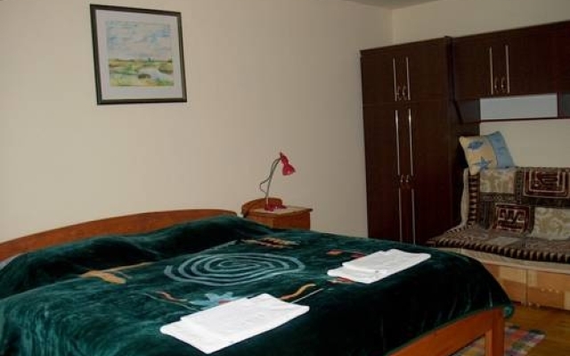 Roza Hotel Es Apartmanhaz