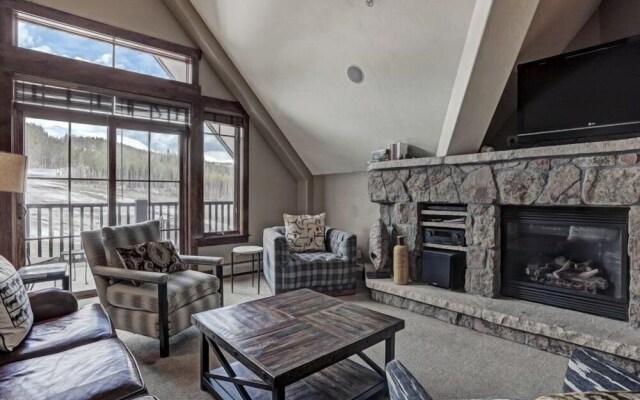 Crystal Peak Lodge 4 Bedroom Ski in, Ski out Slopeside Condo at the Base of Peak 7