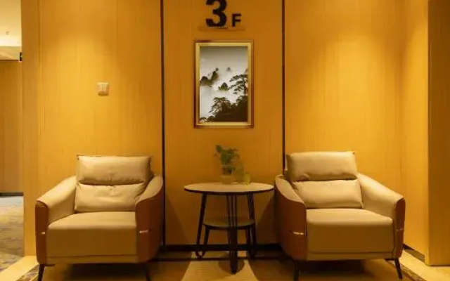 Yining Development Zone Licheng Ruixuan Hotel (Yining Airport)