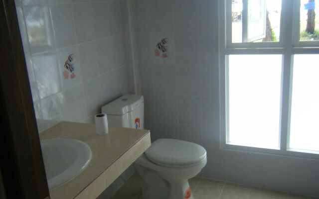 Pranee Beach Bungalows