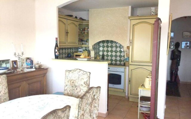 Apartment With 2 Bedrooms in Saint-mandrier-sur-mer, With Wonderful se
