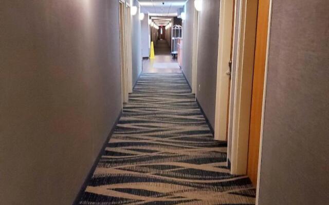 Americas Best Value Inn & Suites Racine