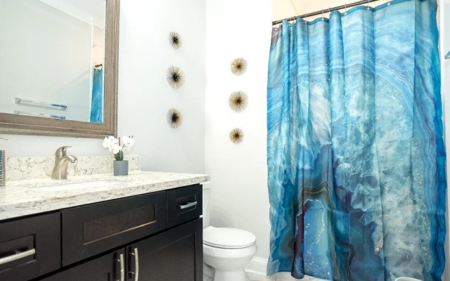 Gorgeous Home Near Streetcar & French Quarter!