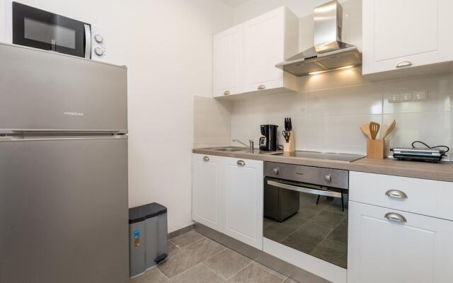 Beautiful Apartment in Lopar With 2 Bedrooms and Wifi