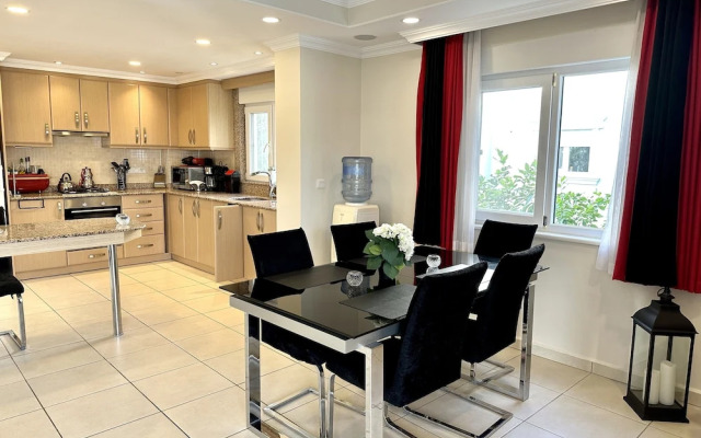 Wonderful 3 bed Duplex in Sought After Prime Community