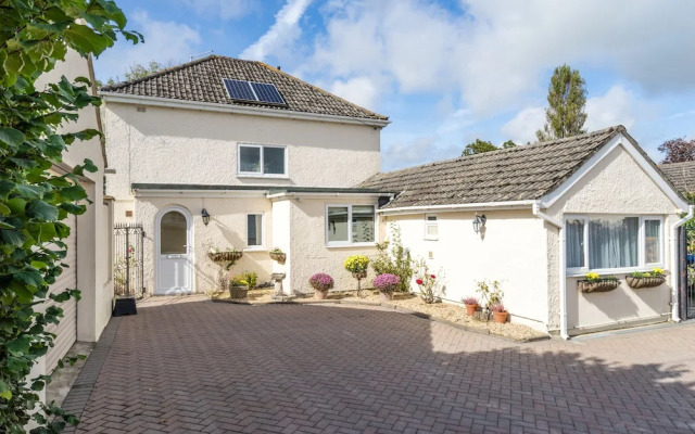 Peveril House, Spacious Eco-friendly Holiday Home